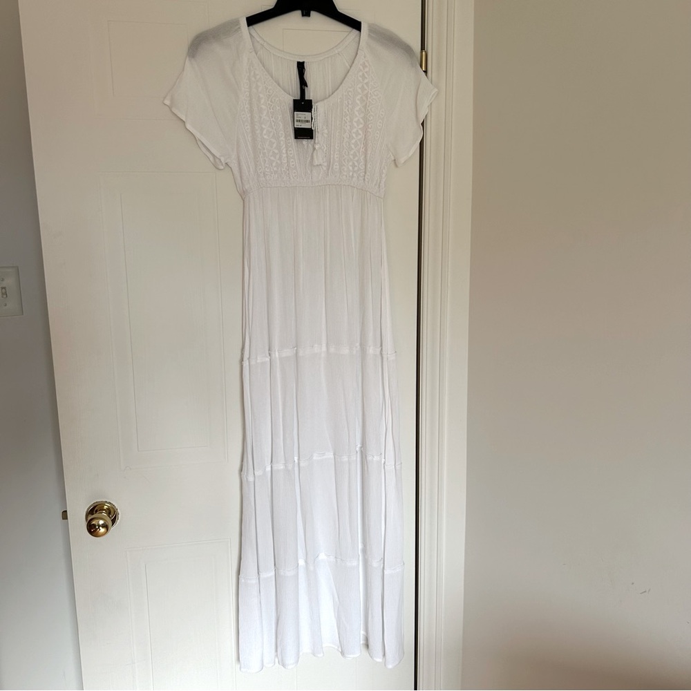 White summer maxi dress short sleeves with crochet details on bust